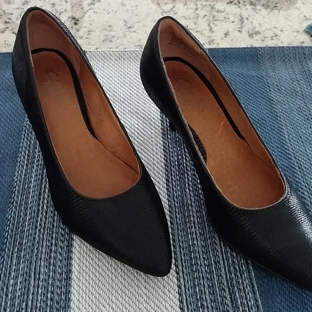 Clarks Indigo Pump, Size 6.5, Style 64558